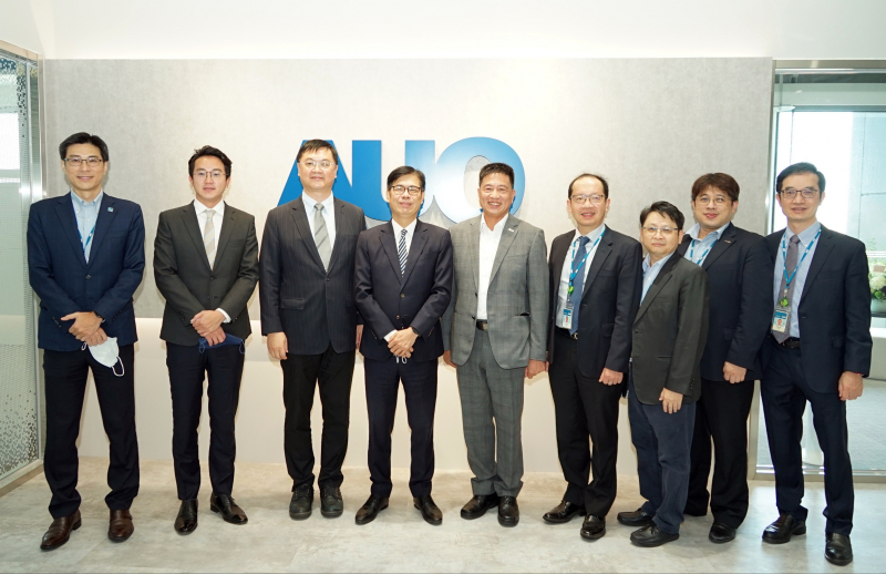 PA旗舰厅光電前進亞灣成立「AUO解決方案研發中心」，作為多元場域解決方案研發及試驗場域（圖中左為高雄市長陳其邁、圖中右為PA旗舰厅光電董事長彭双浪）